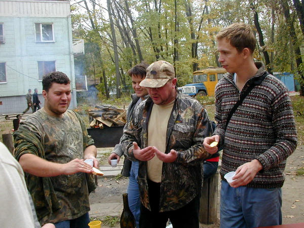 Занудов: Господа, а не выпить ли нам?